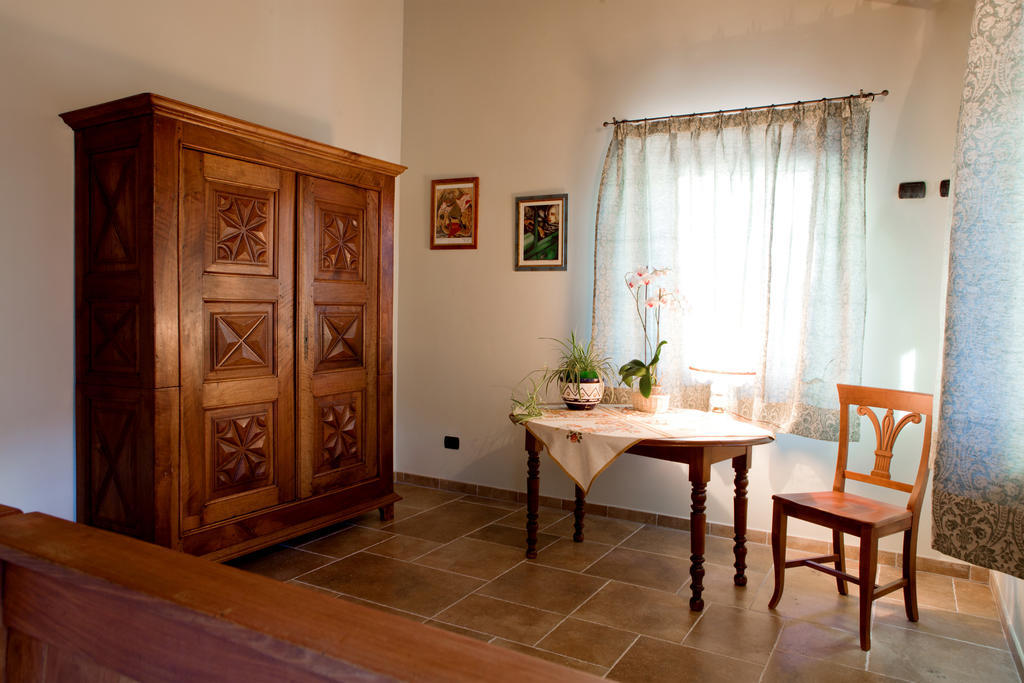 A' La Table Du Sommelier Chambres D Hotes & Restaurant Saint-Vincent Room photo