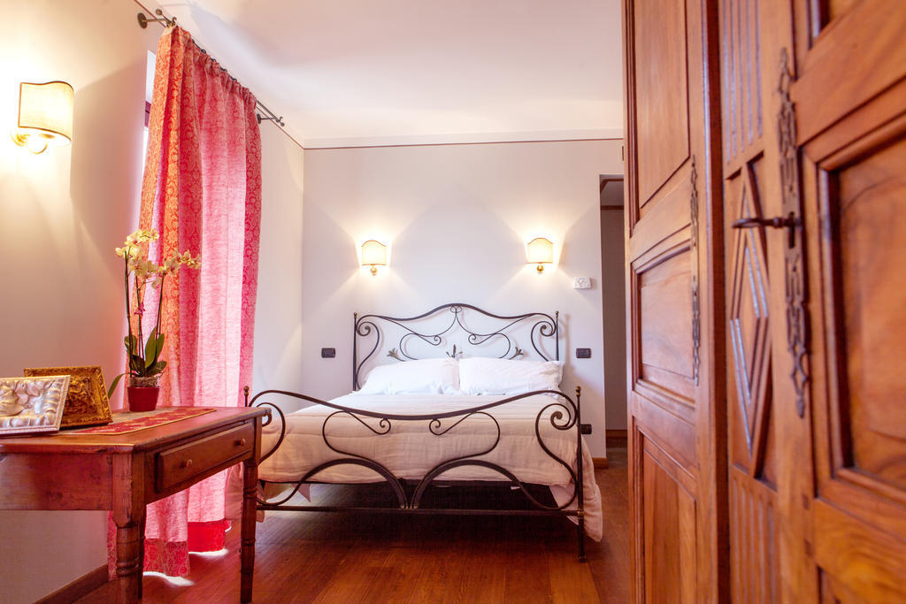 A' La Table Du Sommelier Chambres D Hotes & Restaurant Saint-Vincent Room photo