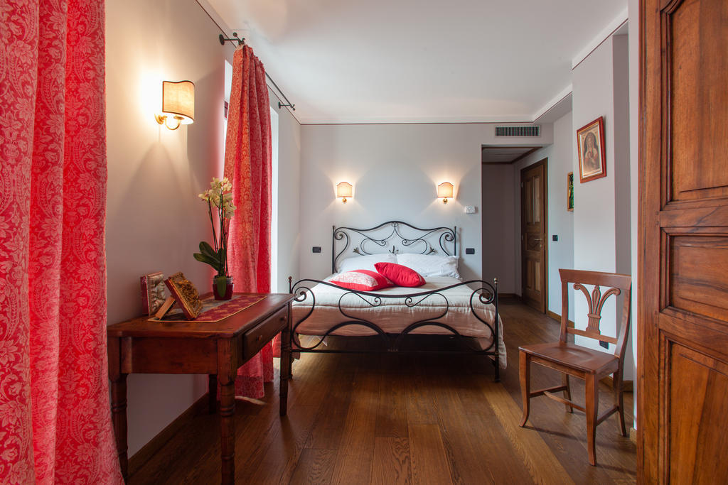 A' La Table Du Sommelier Chambres D Hotes & Restaurant Saint-Vincent Room photo